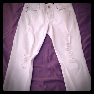 White distressed jeans